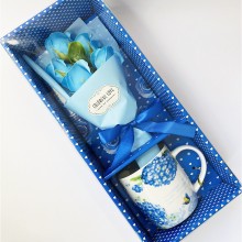 Подарочный набор 2в1 Букет роз из мыла + Чашка в коробке Colorful Love 34х19 см Голубой (Cup-Rose-S1)